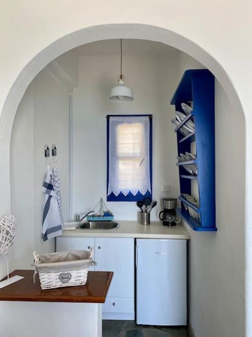 Cavos Studio by the sea (North) House in Paros, Greece