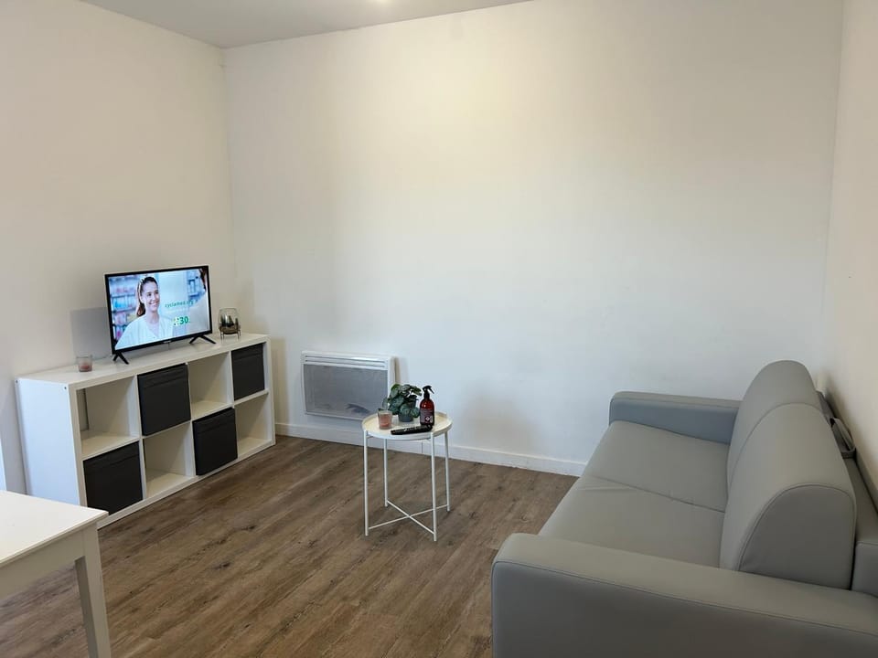 Communal lounge/ TV room, TV and multimedia, Living room, Seating area