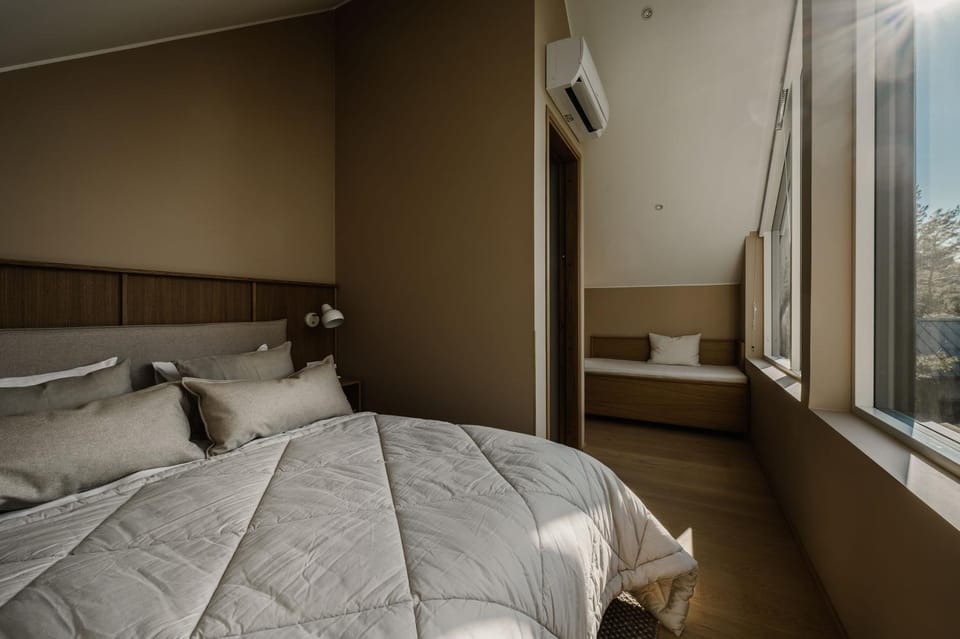 Bedroom, air conditioner