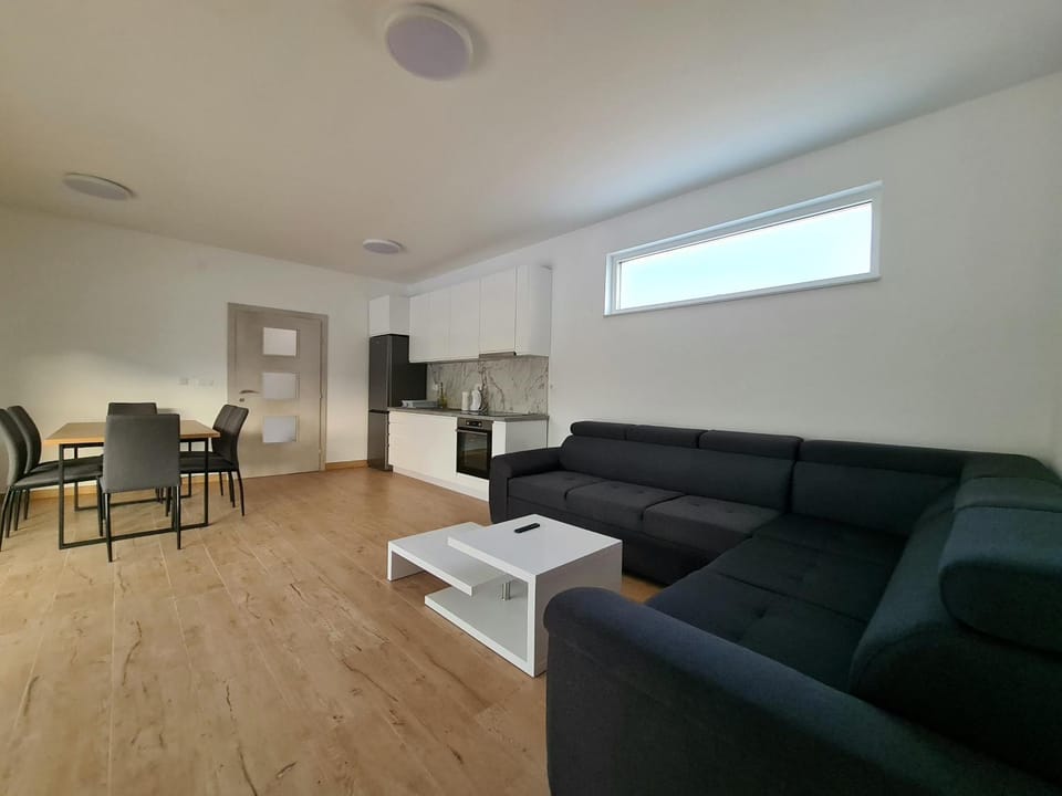 TV and multimedia, Kitchen or kitchenette, Living room, Dining area