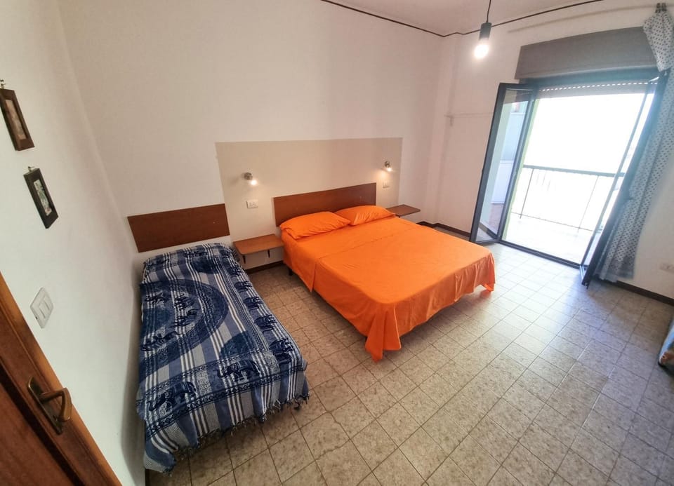 Bed, Photo of the whole room, Bedroom, air conditioner
