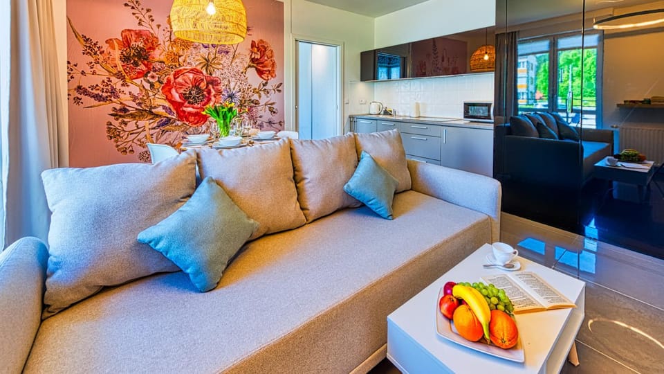 Kitchen or kitchenette, Living room, Seating area, Dining area, Food, minibar