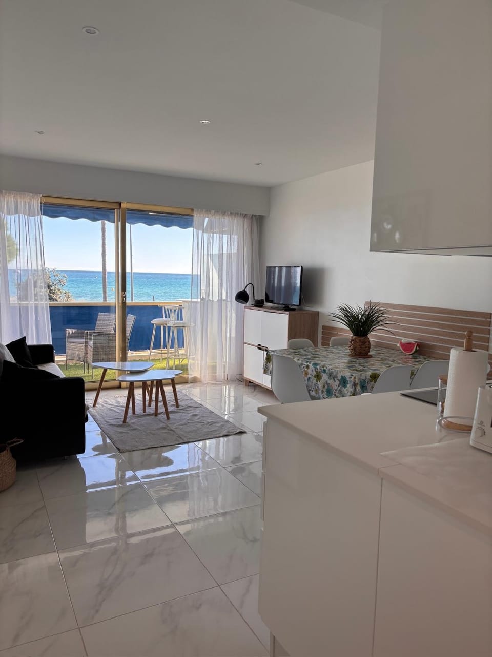 Natural landscape, Kitchen or kitchenette, Dining area, Sea view