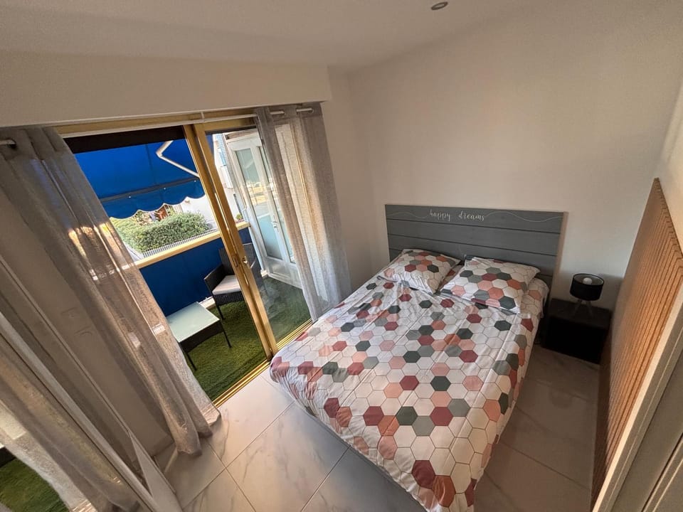 Bed, Balcony/Terrace, Bedroom