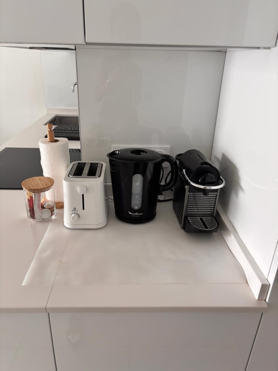Coffee/tea facilities, toaster