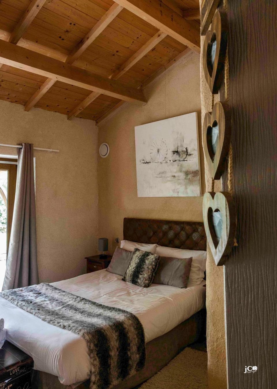 Bed, Photo of the whole room