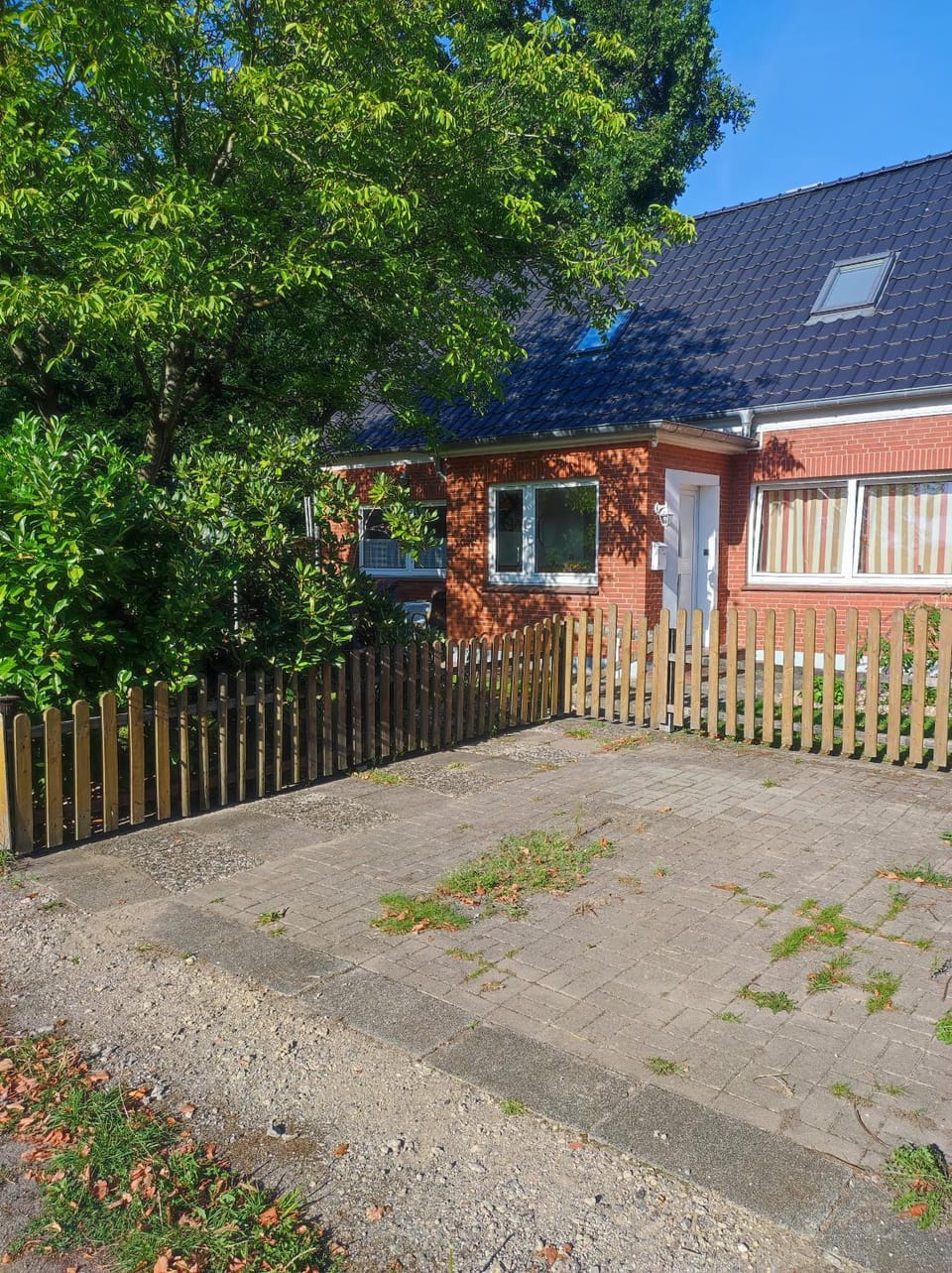 Property building, Facade/entrance, Balcony/Terrace, Garden view, Parking