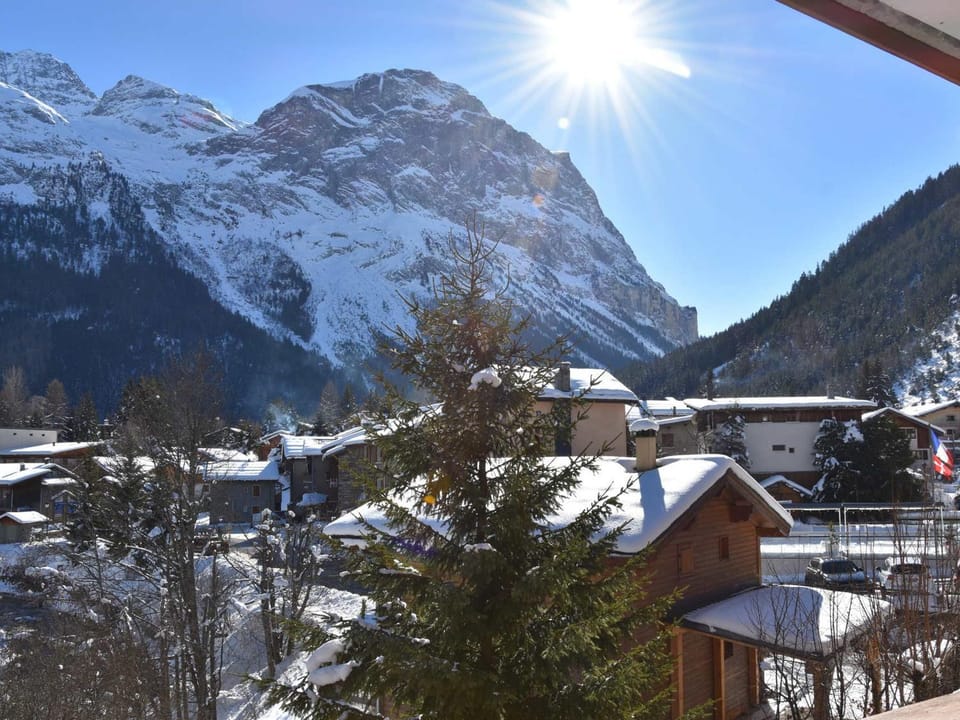 Appartement cosy proche centre 4 pers, balcon lumineux - FR-1-464-200 Apartment in Pralognan-la-Vanoise