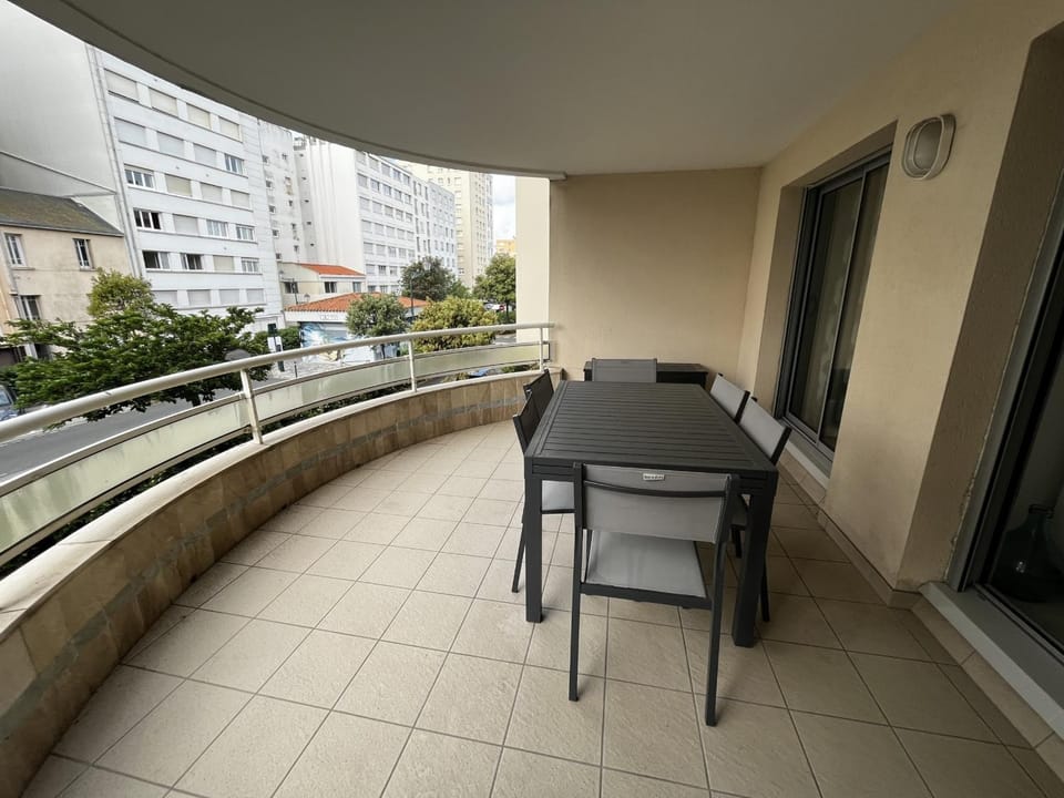 Appartement 3 pièces à 100m de la plage avec grande terrasse et WIFI – Les Sables-d'Olonne Apartment in Les Sables-d'Olonne