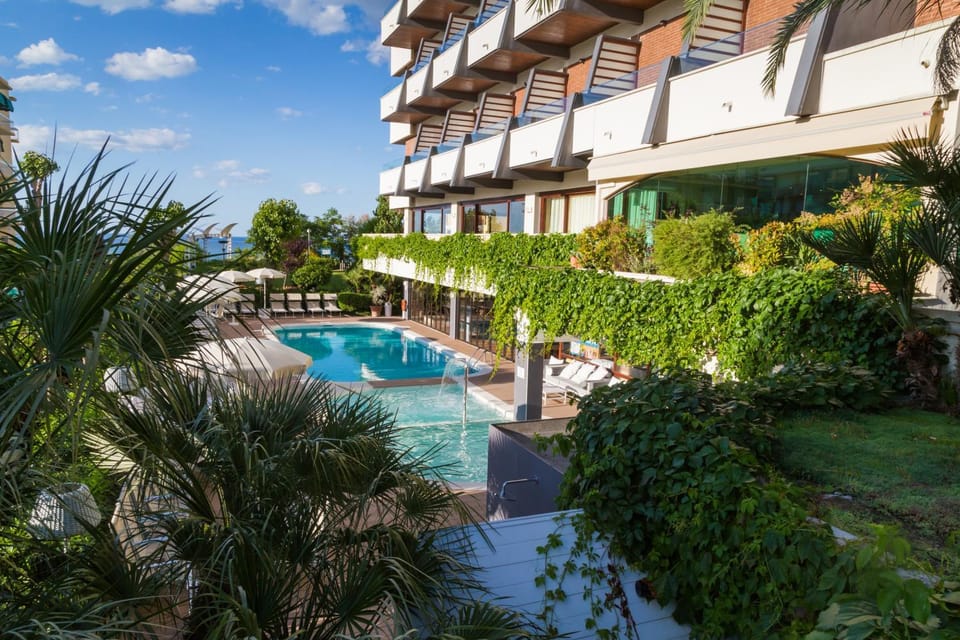 Spring, Day, Activities, Summer, Hot Tub, Massage, Sauna, Solarium, Lobby or reception, Food, Pool view, Sea view, Swimming pool, Entertainment, Drinks, Alcoholic drinks, Non alcoholic drinks, Open Air Bath