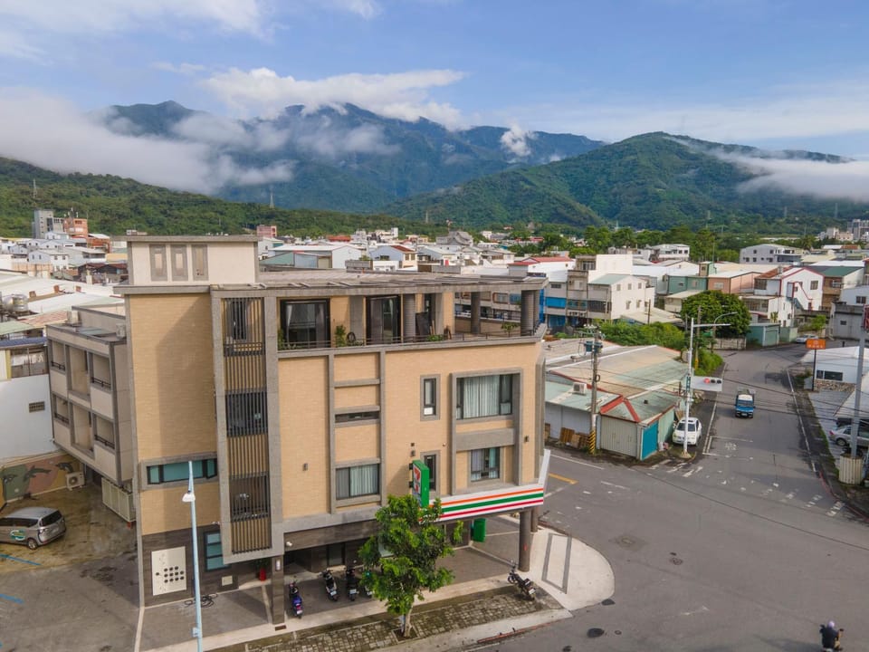 Property building, Neighbourhood, City view, Mountain view, Street view