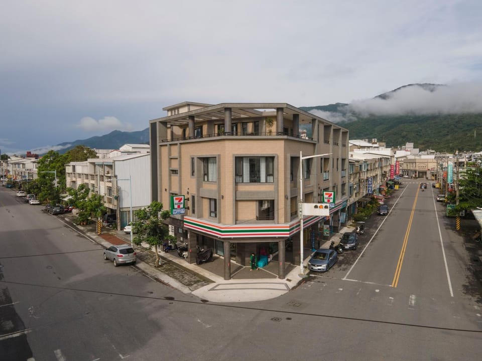 Property building, Neighbourhood, City view, Street view