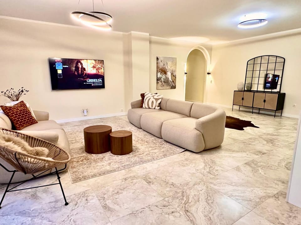 Sanierte 5 Zimmer Luxus Standard Apartment auf 350qm Apartment in Hamburg