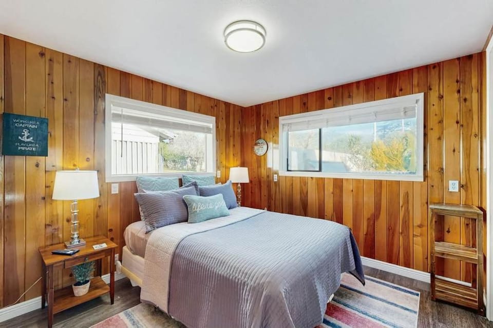 Ocean View Retreat House in Harbor