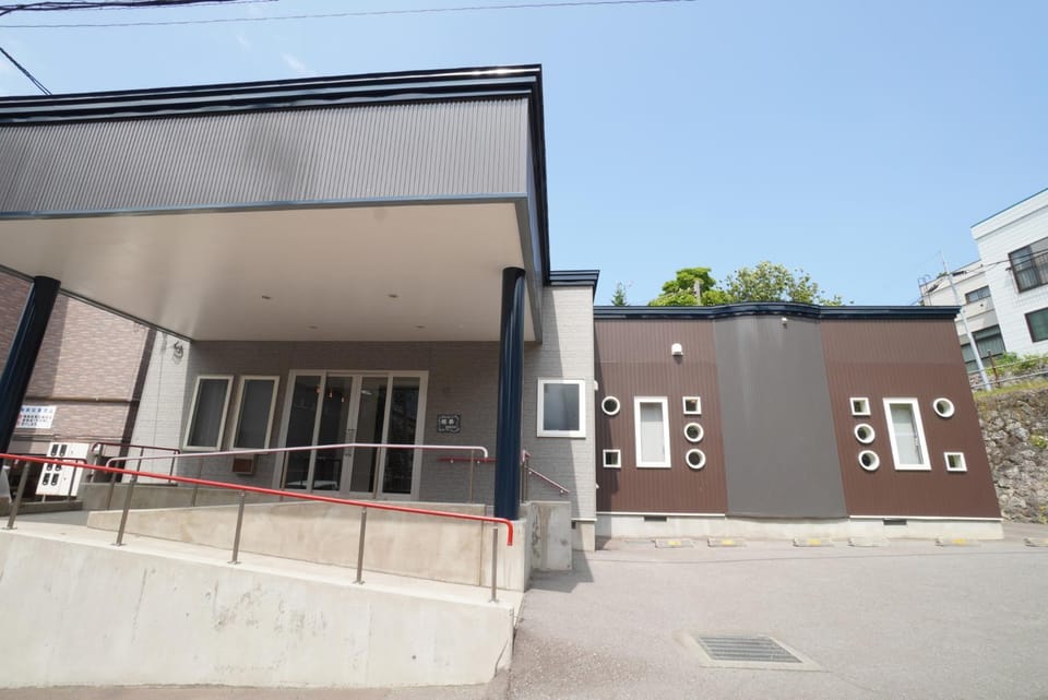 Property building, Facade/entrance
