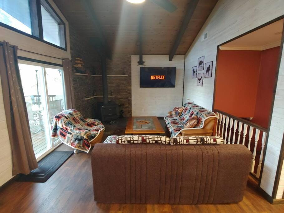 Mountain Cabin near Yosemite Cabin in Groveland