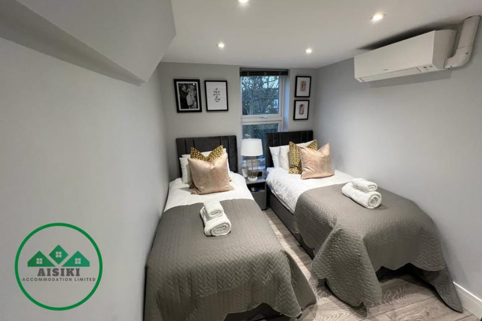 Bed, Bedroom, air conditioner