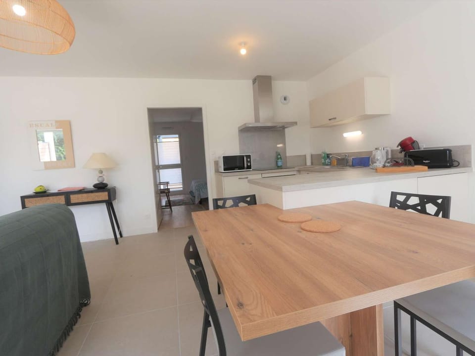 Duplex lumineux à Bénodet: plage et thalasso à pied, terrasse, parking et abri vélo inclus - FR-1-481-117 Apartment in Bénodet