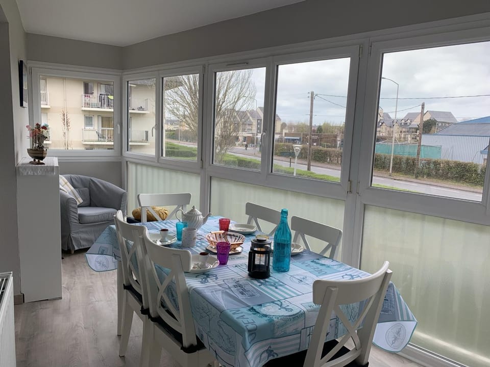 Charmant T2 à Cabourg, proche centre et plage, calme, loggia, ascenseur, animaux acceptés - FR-1-487-337 Apartment in Cabourg