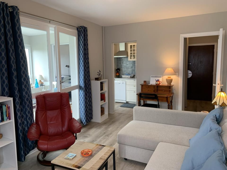 Charmant T2 à Cabourg, proche centre et plage, calme, loggia, ascenseur, animaux acceptés - FR-1-487-337 Apartment in Cabourg