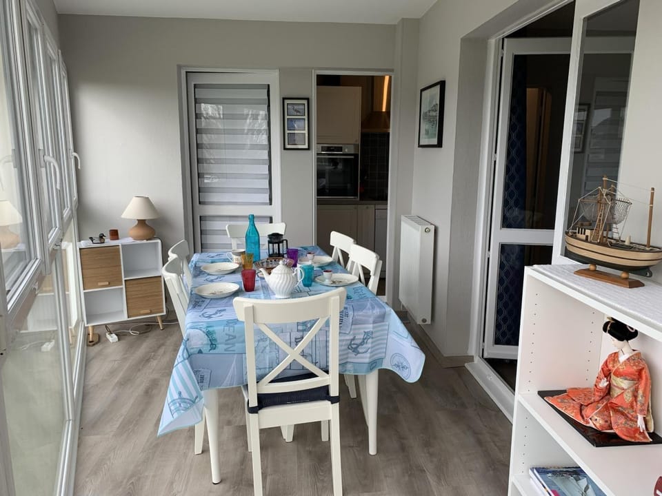 Charmant T2 à Cabourg, proche centre et plage, calme, loggia, ascenseur, animaux acceptés - FR-1-487-337 Apartment in Cabourg