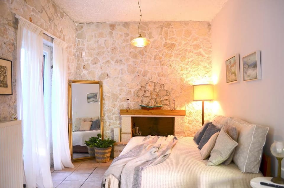 Bed, Seating area