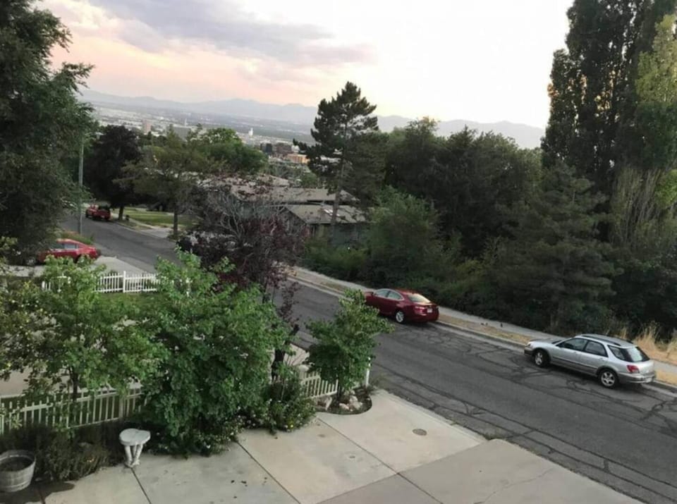 Capitol Retreats-views! Near Salt Palace,sleep 28 House in Salt Lake City
