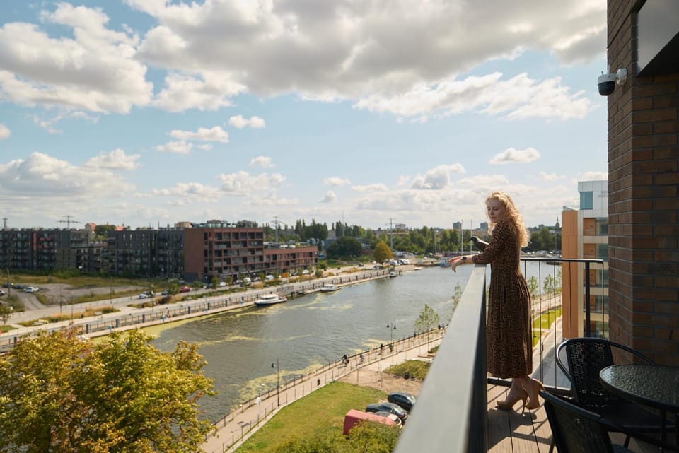 Spring, Day, People, Natural landscape, View (from property/room), Balcony/Terrace, City view, River view, group of guests