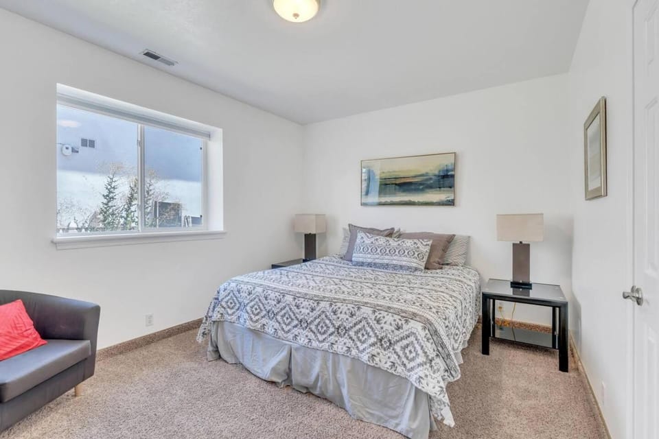 Garden Retreat-River Trail, SLC, Big Rooms,Views Apartment in Utah