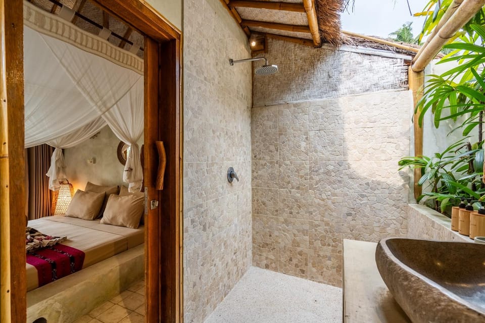 Shower, Bathroom, Bedroom, towels