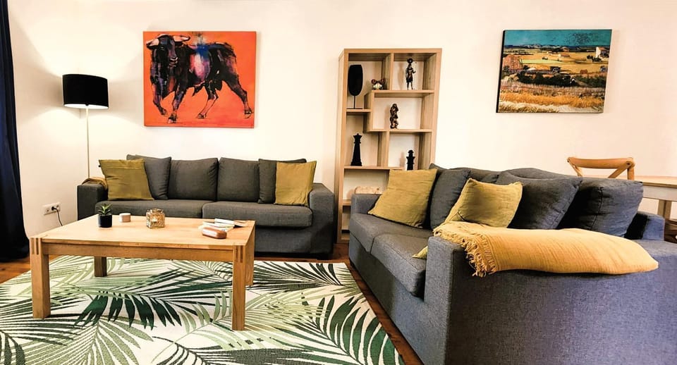 TV and multimedia, Living room, Seating area, internet