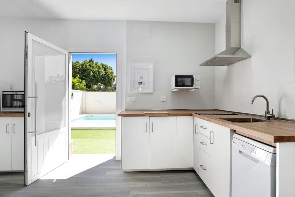 Kitchen or kitchenette, Living room