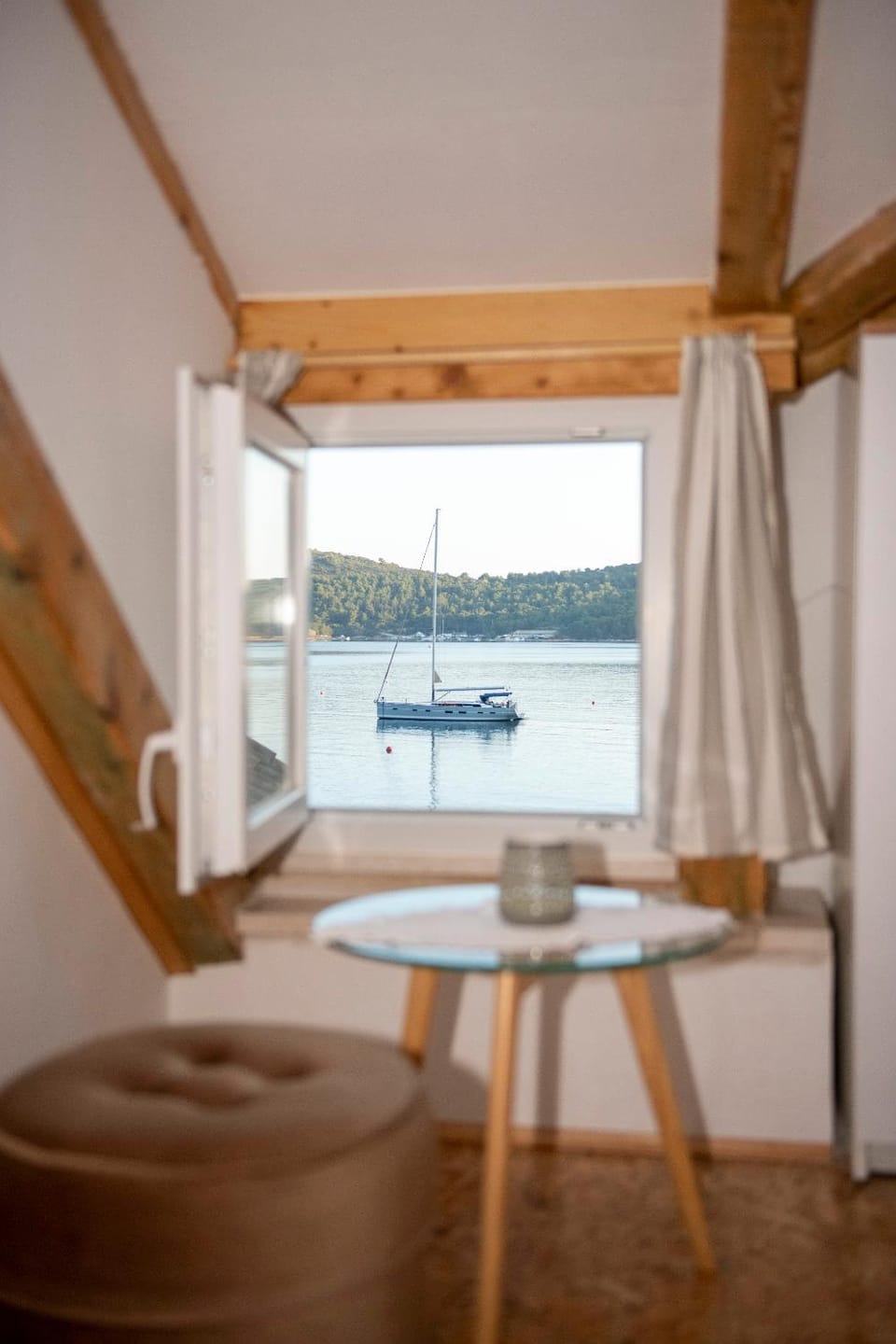 Beachfront Studio AndriNa Apartment in Vis