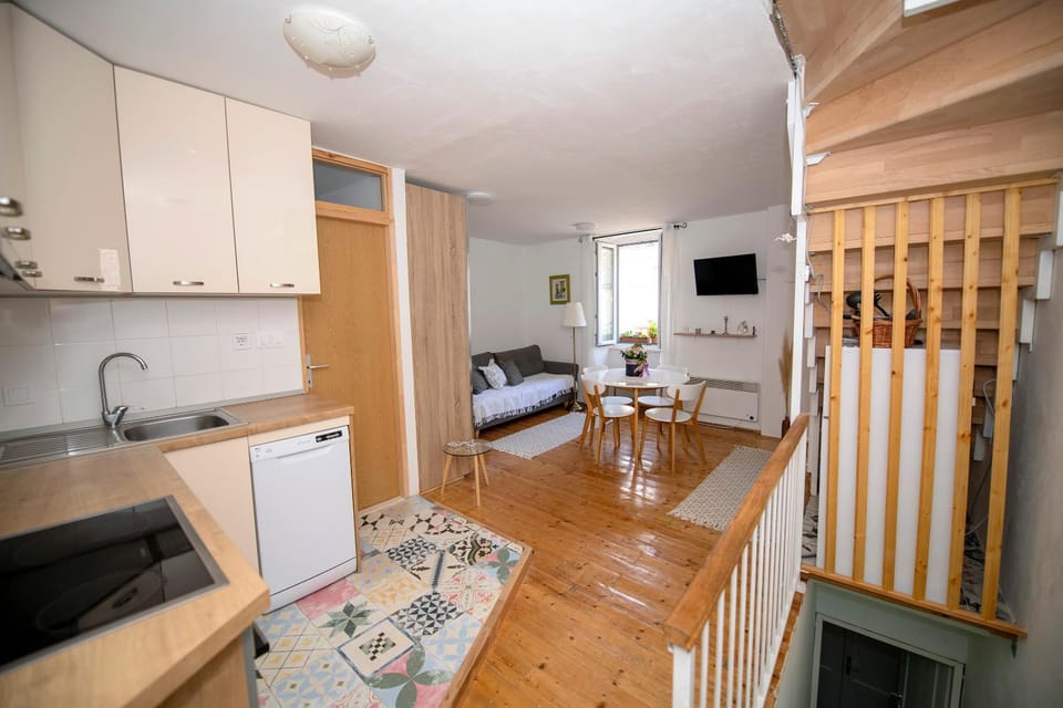 Beachfront Studio AndriNa Apartment in Vis