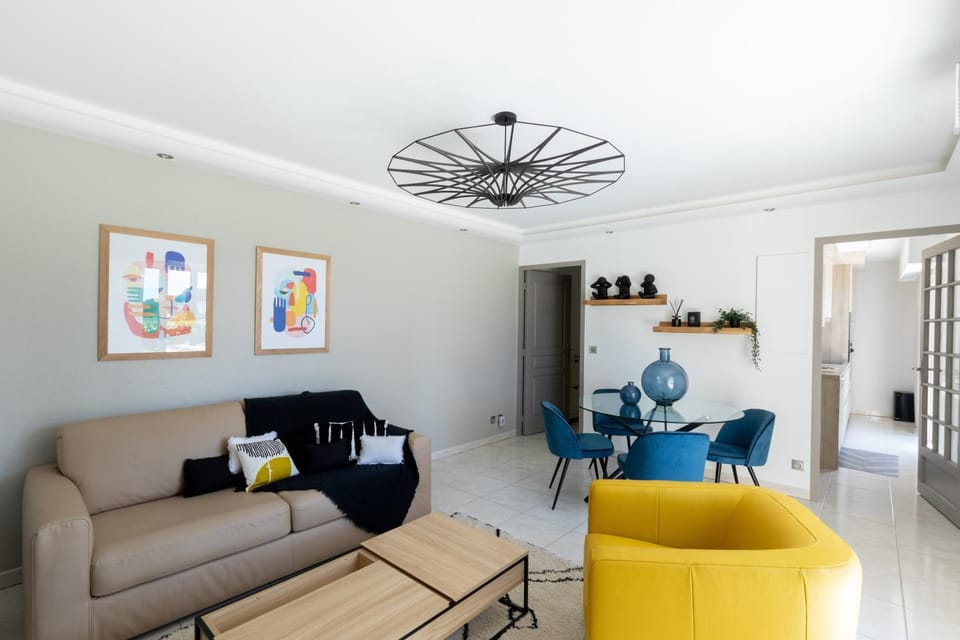 Living room, Dining area