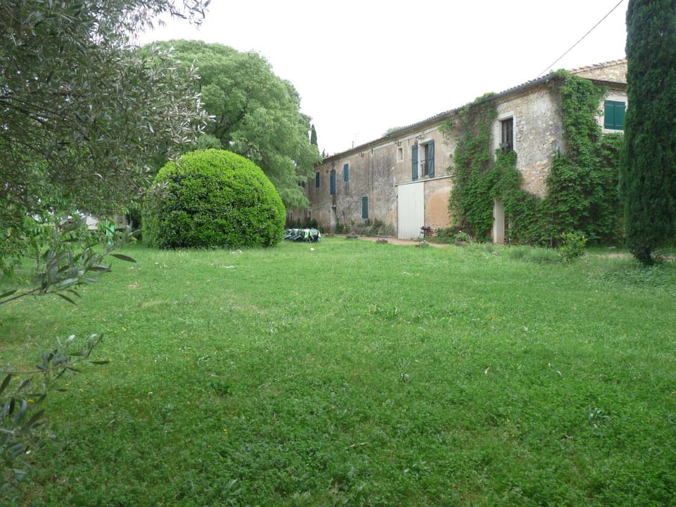 Mas des Esclots Apartment in Nimes