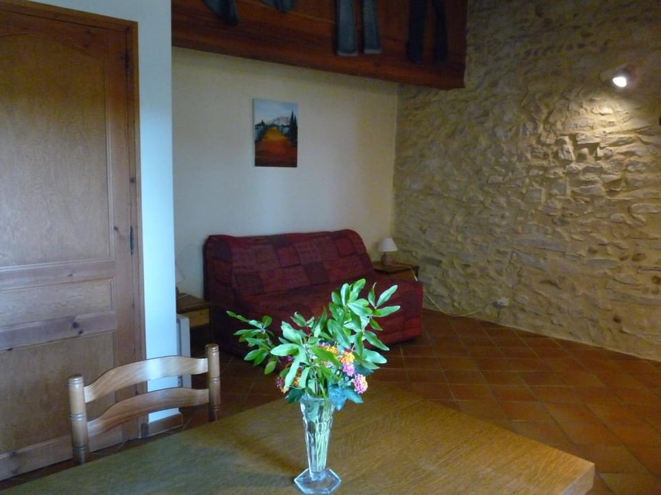 Mas des Esclots Apartment in Nimes