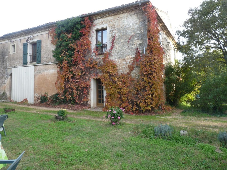 Mas des Esclots Apartment in Nimes