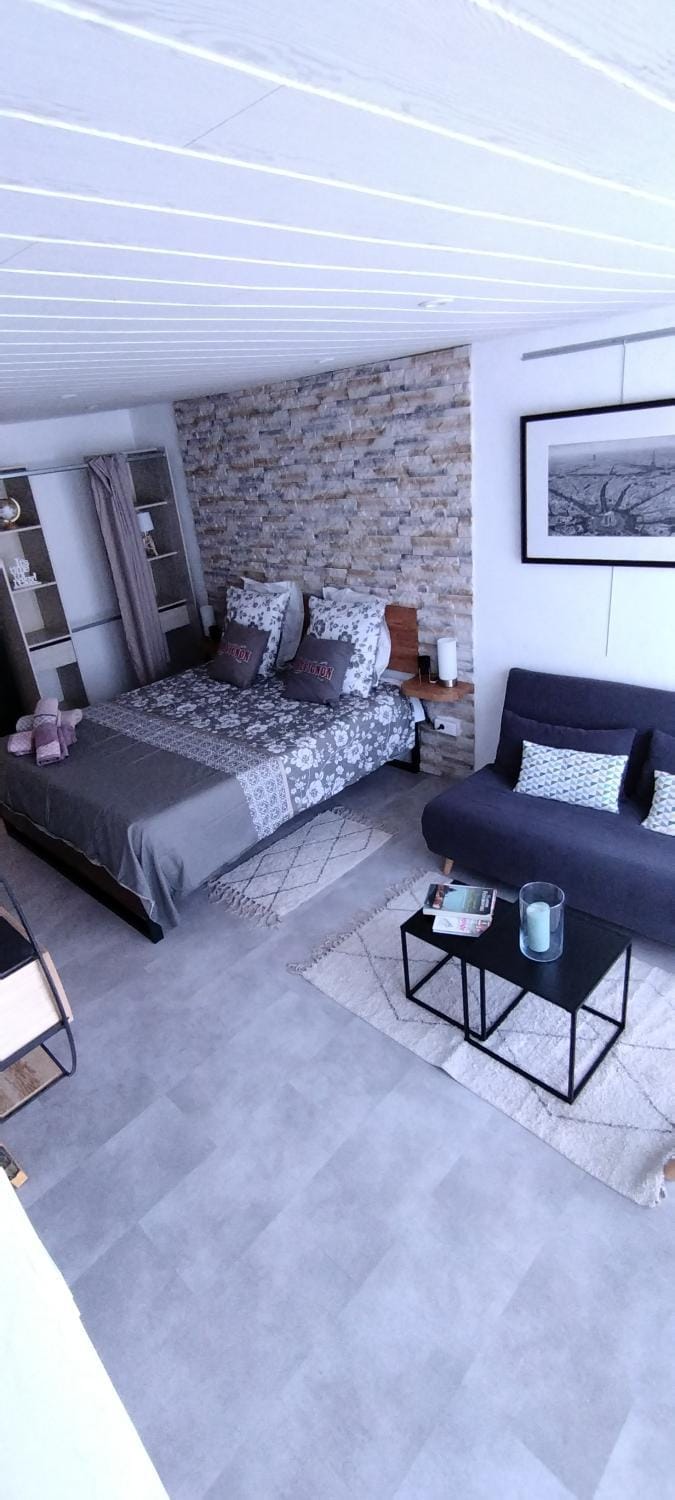 LE COSY Joli F2 proche gare, Arénes avec terrasse privée Apartment in Nimes