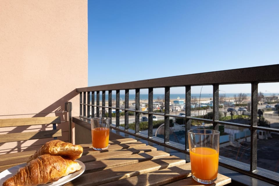 Natural landscape, Balcony/Terrace, Sea view