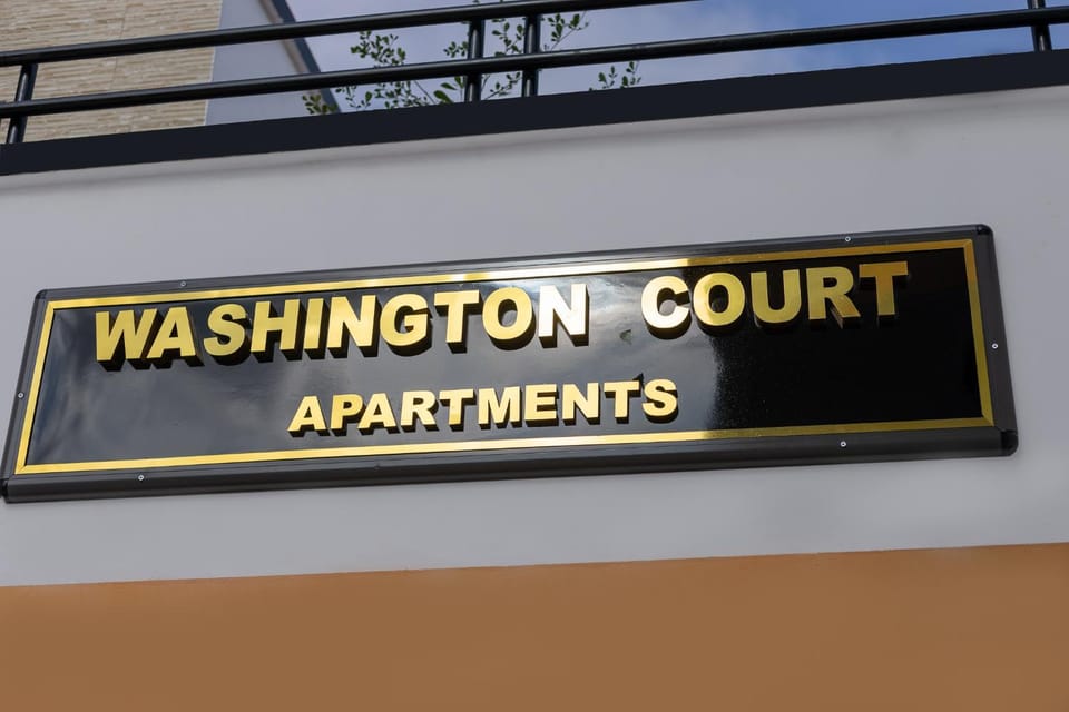 Deluxe 1 Bed Apartment - Wifi Airon Parking Apartment in Accra