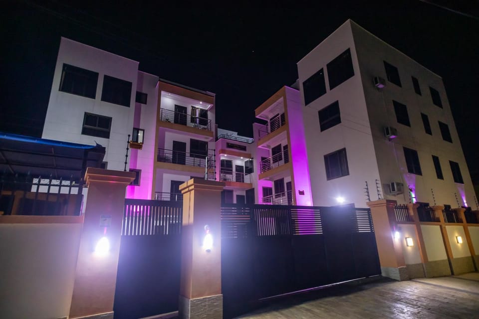 Deluxe 1 Bed Apartment - Wifi Airon Parking Apartment in Accra