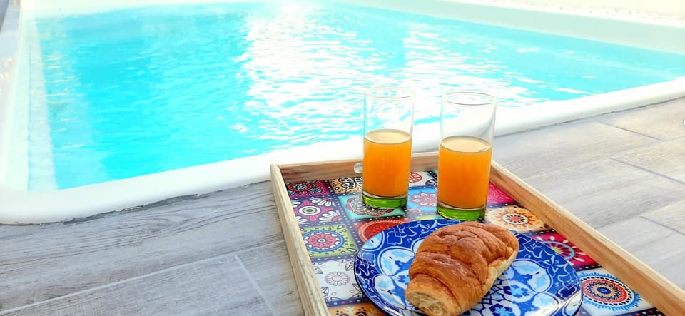 Food and drinks, Pool view, Swimming pool, Breakfast