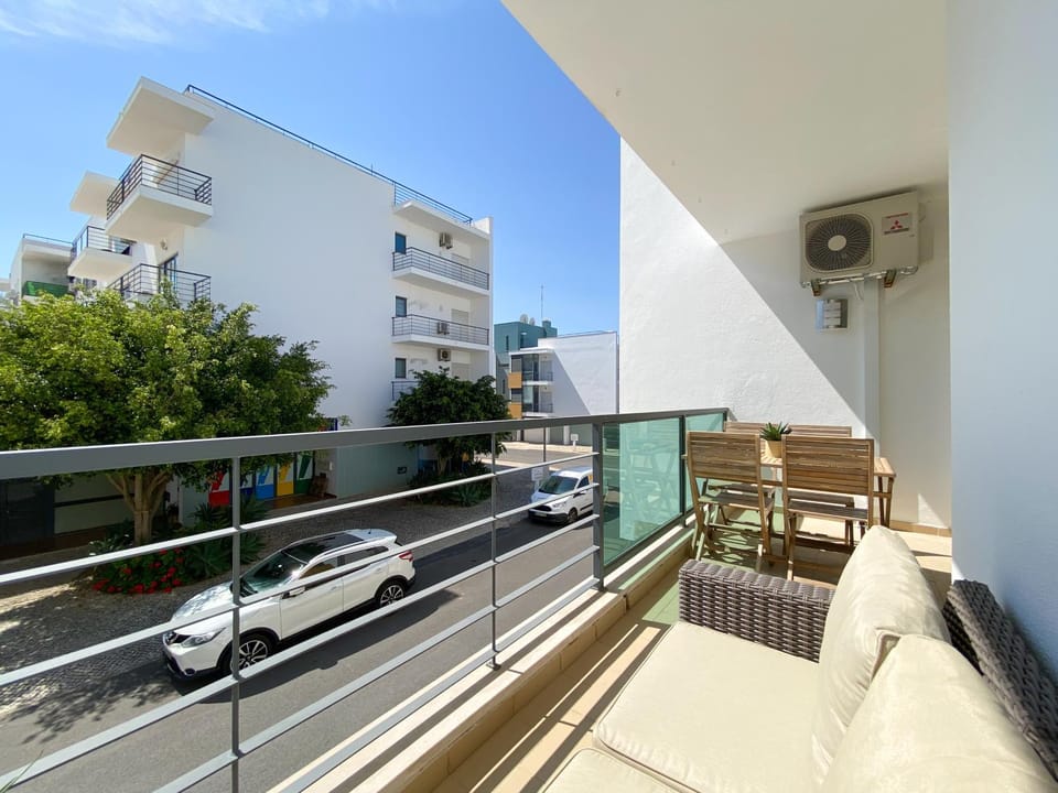Balcony/Terrace, Street view