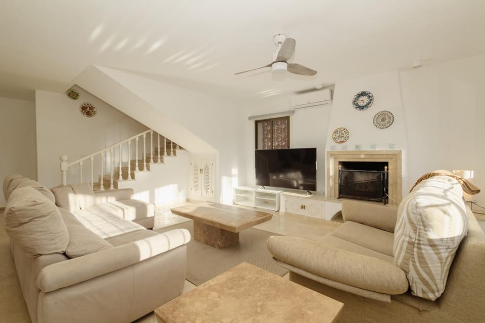 Communal lounge/ TV room, TV and multimedia, Living room, Seating area, fireplace, flat iron, air conditioner