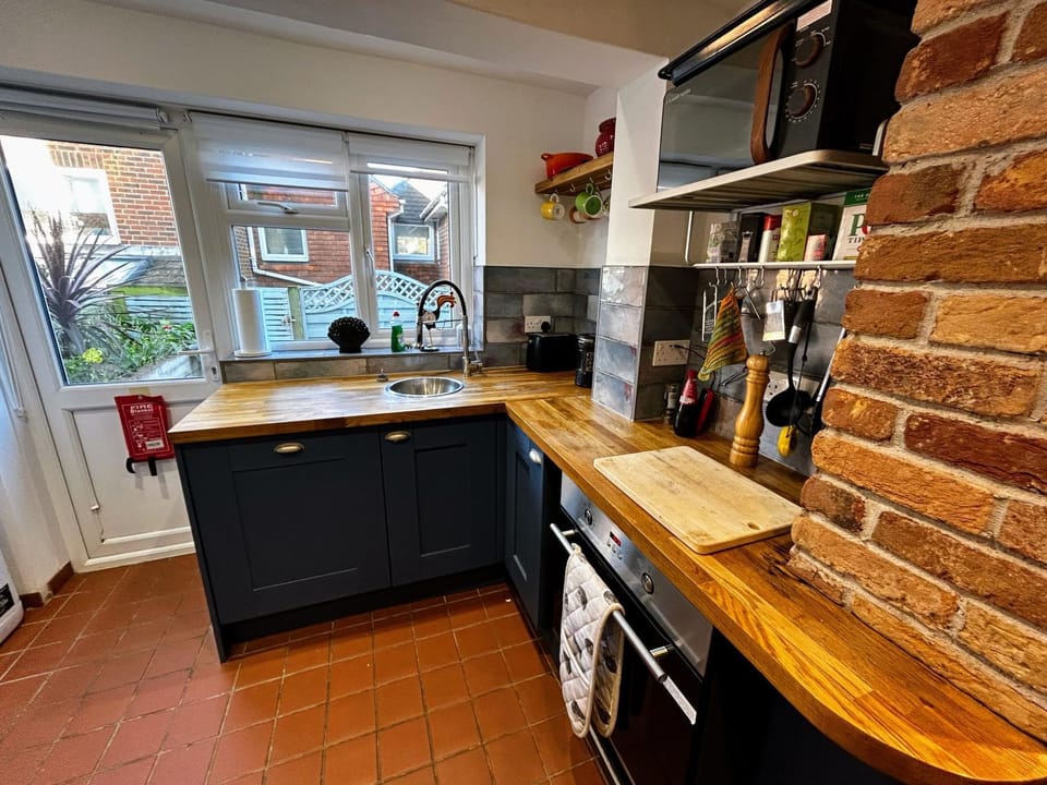Hastings Old Town Tackleway privileged Sea Views whole house 3 beds House in Hastings