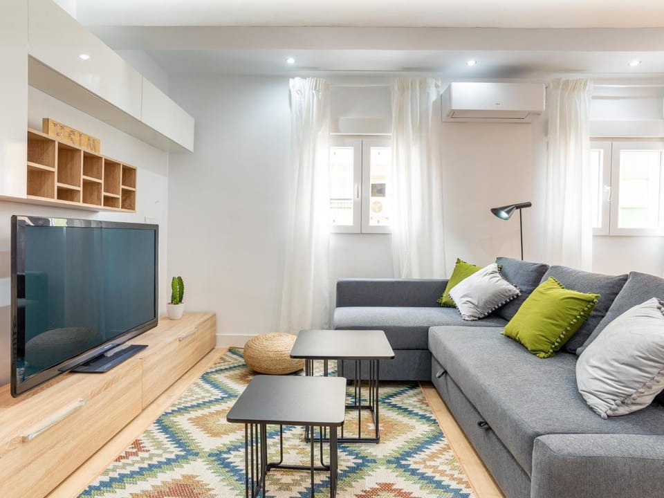Gorgeous renovated apartment 2BR AC Apartment in Malaga