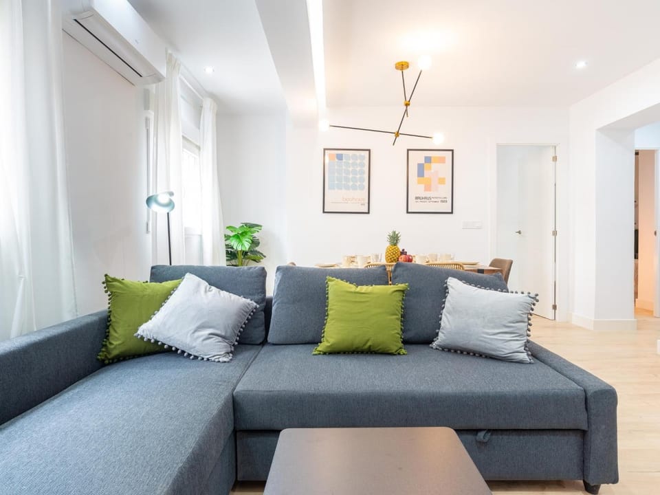 Gorgeous renovated apartment 2BR AC Apartment in Malaga