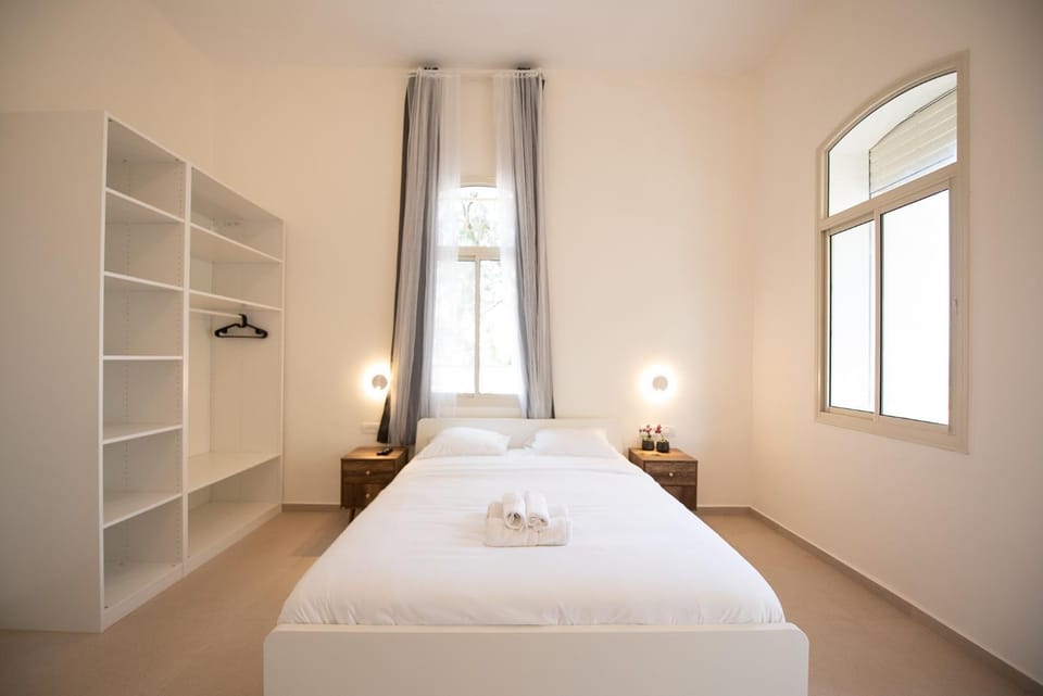 Bed, Bedroom, towels, wardrobe