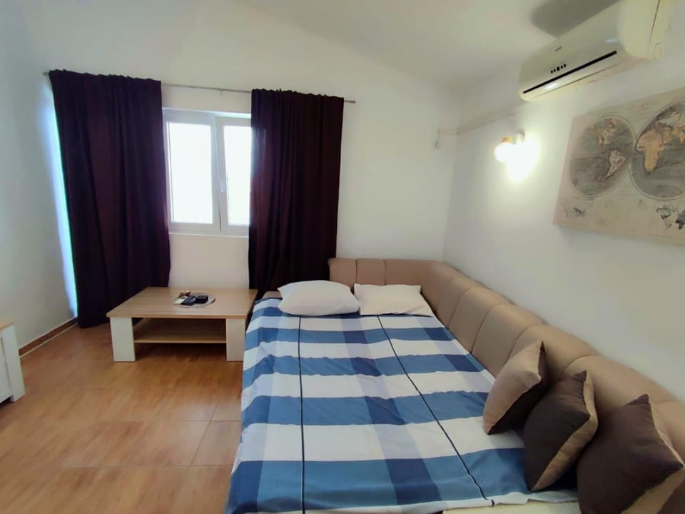 Bed, Living room, Photo of the whole room, Bedroom